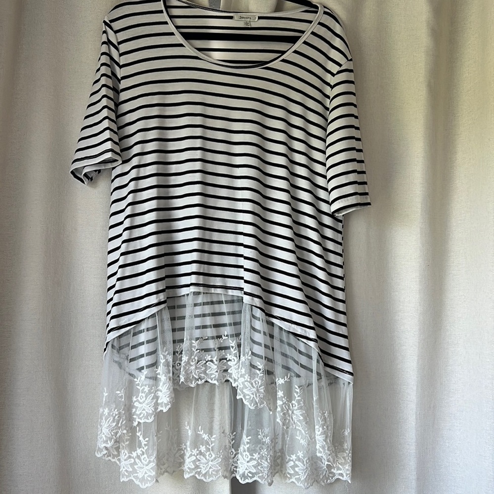 Women’s high-low tunic